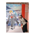 Rumi Okubo Instagram –
写真その①
先日、李依ちゃんごまちゃんと3人で
京都にある東映太秦映画村に
推しの子コラボを見に行ってきました〜✨
お着物のキャラたちが…めちゃ可愛い!!!
新生B小町3人のお着物の展示もありました!
なんと後ろから見ると帯の結び方が
1人1人違うんです…👘❤️🤍 💛
す、すごすぎる…🥹✨
実は3人共、自キャラのぬいを持参して
写真を撮りまくりました📸笑
描き下ろしは可愛いし、
コラボフードは美味しいし、
グッズも最高でつい爆買い(笑)したし、
映画村内のアトラクションの迷路やお化け屋敷、
風景も全てがとても楽しくて素敵で…♡
とても充実した1日でした!!
この3人は事務所が一緒なのですが、
3人で出かけるのは実は初めて!
道中もキャッキャしながら楽しく過ごしました🥰
また、映画村のスタッフの皆さんも、
とても良くしてくださって…!!
プライベートとはいえ一応ご報告だけは、と思い
「3人で後日行きますね〜」と、
お声がけだけさせて頂いたのですが、
当日は本当に色々と気遣ってくださって、
改めてありがとうございました🙏🏻
楽しい映画村で素敵な推しの子コラボ、
まだ行かれていない方は12月10日まで
開催されていますので、
是非足を運んでみてくださいね👘✨
#推しの子
#大久保瑠美
#高橋李依 ちゃん
#伊駒ゆりえ ちゃん
#東映太秦映画村
#映画村の一番星