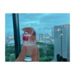 Rumi Okubo Instagram – ⁡
⁡
たまには完全プライベート写真📸✨
⁡
学生時代からのお友達とアフタヌーンティーに行ったら、
お誕生日プレート付きをサプライズで予約しててくれました！
じょ、女子力高すぎる〜🫖☕️🧁✨✨
すごく優雅なひと時でした☺️
あと写真めっちゃ上手いめっちゃ盛れてる。
うちでマネージャーやらん？？笑
⁡
⁡
⁡
それとFGOラジオでお祝いして頂いた時の
ケーキとプレゼントも載せます！
九紋竜エリザの可愛いケーキと、
世界に一つだけのマイキャラ＆推しタンブラー、
そして高級なお紅茶！！
美海ちゃんからも可愛いピアスを頂きました✨
毎年本当にありがとうございます😭
この日にゲストにHana Hopeさんが来てくれて、
お話できたのもとても楽しかったです🌼
⁡
⁡
⁡
#FGOラジオ
#アフタヌーンティー