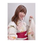 Rumi Okubo Instagram - ⁡ ⁡ 『Fate/Grand Order ゲストトーク in 京まふ2023』 今年も登壇させて頂きました✨ ご来場くださった皆さん、 配信をご覧になってくださった皆さん、 ありがとうございました😊 ⁡ MC2人の私と美海ちゃん、 おこしやす大使2人のりえちゃんとイトケン、 このチームに分かれて答え合わせゲームをした時、 美海ちゃんの呼吸だけで何を言っているか わかるという特技を発動してしまいました(笑) いつの間にか習得してました。 多分りえちゃんも含めラジオ組3人はこの特技を 既に習得してるんだろうな…🤔 でも実質4人とも同じ回答だったよ！ 大丈夫大丈夫めでたしめでたし！ だって我々は同じ事務所の81！！！ 不正はなかった！！！(圧力 ⁡ そして新情報コーナーは新イベント発表からの ワンジナ実装で…あの夏の先を味わえるぅぅぅ🐨 楽しみでたまらんですね✨ 私の残暑がまた暑く(熱く)なってしまいます( ˘ω˘) ⁡ 今回は起こしやす大使のお二人に合わせて、 浴衣ではなくお着物でした👘 白ベースの綺麗め着物にピンクの帯を結んでもらいました！ 帯に花が咲いてる…着付け師さんの技術凄すぎる🫢🌸 和服大好きなので、とっても嬉しかったです！ ⁡ イベント後はスタッフさんがランチに連れて行ってくださいまして…！ めちゃくちゃ景色の良い、 京都最高〜！って叫びたくなるような、 素敵なお店でした☺️🍴 お肉の色艶も素晴らしい…🥩 ちなみに美味しいお鍋でした🍲 ⁡ 前日前のりで少し観光して、 お土産もたくさん買って、 美味しいご飯を食べさせて頂いて、 楽しいイベントをして…、 すごくありがたい京都旅でした🙏🏻✨ ⁡ 京まふ、ありがとうございました🍁 ⁡ ⁡ #京まふ #FGO #チーム81 ⁡