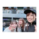 Rumi Okubo Instagram - ⁡ ⁡ 写真その② ⁡ 推しの子コラボはもちろん、 様々なところも楽しませて頂きました！ 建物の世界観が作り込まれていたので 歩くだけでも楽しい…😌 お化け屋敷や立体迷路にも挑戦しました！ お化け屋敷は李依ちゃんもごまちゃんも 怖がって私の腕にしがみついてきてて、 両手に華だったので幸せでした…笑🌼👻 いや私も怖かったですけどね！ 人が怖がってるとズンズン進んじゃうタイプです！ ⁡ そして、私の大好きなエヴァ発見！！！ 初号機の手のひらに乗れるなんて… 最高かよ✨✨ エントリープラグは時間的に難しかったので、 次に行った時は乗りたいと思います！ ちなみに私はエヴァ弍号機推しなので、 いつか弍号機、もちろん零号機も… エヴァの立体像が たくさん作られる日を夢見てます🙏🏻 ⁡ ⁡ 映画村はまだまだ楽しめるところがいっぱい あったので、また是非行きたいです✨ 皆さんも行かれる際は推しの子コラボを 楽しみつつ、他のアトラクションにも是非 挑戦してみてくださいね〜🥷⚔️ ⁡ ⁡ ⁡ #東映太秦映画村 #推しの子 #大久保瑠美 #高橋李依 ちゃん #伊駒ゆりえ ちゃん ⁡ ⁡ ⁡ ⁡