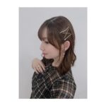 Rumi Okubo Instagram - ⁡ ⁡ ⁡ 上海で行われたイベント 『FGO 簡体字版 Fes Night 』 こちらに参加させて頂きました🙇‍♀️ 簡体字版は7周年！おめでとうございます🎊 ⁡ ⁡ 今回私はスケジュールの都合上、 かなりの弾丸だったので、あまり観光等は できなかったのですが、 簡体字版のマスターの皆さんの熱量は イベントを通してしっかり感じることができて とても楽しかったです！☺️ ⁡ ⁡ また、現地のスタッフの皆様にも とても良くして頂いて、 久しぶりの上海はとても素敵な思い出になりました✨ 次また機会があれば、 ゆっくり観光やグルメも堪能したいなと思います！ ⁡ そして今回実は、メイク、ヘアセット、衣装、 全て自前なのですー＼＼\٩( 'ω' )و //／／ 基本的にはイベント等は ご指名のメイクさんが何人かいて、いつもは その中のどなたかにお願いしているのですが、 海外や遠い地方でどうしてもお願いできない時は 現地のメイクさんにお願いするか、 たまに自分でやったりもします💄 そんな凝ったことはできませんが、メイクも ヘアセットも普段から自分でするのが好きなので 「ご指名のメイクさん来られないのかー、 じゃあ今回は自分でやっちゃおっかな😁」 みたいな感じです♪ 特に今回は髪の巻き方がなかなか上手くできたんじゃないかなと自画自賛〜👏🏻(笑) ⁡ ⁡ そして今回7周年記念描き下ろしイラストの中に、 パンダ耳のシャルルマーニュが！！！🐼 あまりにも可愛くて、 グッズも頂いてしまいました…！ 嬉しい…大事にします｡ﾟ( ﾟஇωஇﾟ)ﾟ｡ ⁡ ⁡ ⁡ ⁡ 改めて簡体字版FGO7周年、おめでとうございます🎉 同じFGOという作品を愛するマスターとしても、 サーヴァントを演じる1人の役者としても、 これからもよろしくお願いします🙇‍♀️ ⁡ ⁡ 谢谢！再见！！ ⁡ ⁡ ⁡ ⁡ #FGO #FGO簡体字版 #上海 #シャルルマーニュパンダ最高🐼 ⁡ ⁡ ⁡ ⁡