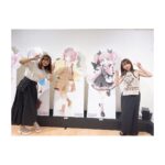 Rumi Okubo Instagram - ⁡ ⁡ ⁡ みかしーと原宿ラフォーレで開催中の 「ゆるゆり&大室家×サンリオキャラクターズ」 PremiumShop ⁡ こちらにお邪魔してきました✨ サインも書いてきましたよ✍🏻 ⁡ 前回の時も思いましたが、サンリオコラボは グッズがあまりにも可愛い！ 今回のちなつはクロミちゃんとコラボ🩷🖤 似合っててきゃわいいねぇ〜（ ◜ω◝ ）ﾆﾁｬｱ ⁡ ⁡ お店の皆さまも本当に良くしてくださって… パネルの写真の撮り方とか、 アクスタが映えるフォトスポットとか、 色々案内して頂きました✨ ありがとうございます😊 ⁡ フォトスポットで撮ったちなつは まるでお姫様のよう…👑🎀 似合う、似合うよっ📸ﾊﾟｼｬﾊﾟｼｬｯ 4人でも似合うねっ📸ﾊﾟｼｬﾊﾟｼｬﾊﾟｼｬｯ ⁡ ラバストも箱でゲットしたので、 お会いしたキャストの皆さまにプレゼントして いけたらなんて思ってます♡ ⁡ コラボドリンクは現在は生徒会！ 私は櫻子のドリンクにしました🌸 美味しかった〜😋 ⁡ ⁡ それにしても、こうして何度もコラボがあると、 ゆるゆりがずっと続いてて、人気があって、 幸せだな〜って感じられます😌 もちろん大室家も同じくらい最高です✨ ⁡ ⁡ 原宿のショップは7日まで！ 皆さんも是非足を運んでくださいねー！ ⁡ ⁡ ⁡ #ゆるゆり #大室家 #サンリオ #PremiumShopmのお花 ⁡