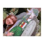 Rumi Okubo Instagram - ⁡ ⁡ ★ FGO Fes. 2023 ★ ⁡ 最後は会場見学写真〜📸 ⁡ 1日目の夜に、運営チームの皆さんのご厚意で、 時間の合うキャストたちで会場内を 周らせて頂きましたー！！ ⁡ ナウイ・ミクトランのムービー📽️から始まり… ギル様もいる英霊ねぶた！ 等身大Uオルガマリーフィギュアに… たくさんのイラスト＆メッセージのフラッグ、 それぞれの描き下ろしパネル、 しかも音声付きーーー！😊 BAR蜘蛛の巣🕸️では、シャルルマーニュと… 幸せな時間を…過ごして…はぁぁぁぁあ ⁡ 他にもみんなでゲームに挑戦したり、 私のギルぬい様が、あおちゃんのカルナさんと ツーショットを撮れてお友達になったり ⁡ 楽屋で河西さんがウエハースの 道満ちゃんカードをくださったりと…！ (ありがとうございます！) ⁡ ⁡ キャストもみんなFGOが大好きで、 出演者としてもですが、1人のファンとしても 本気で楽しんでいるから、 こんなにも仲良く、こんなにも楽しく イベントができるんだなと改めて思いました✨ ⁡ ⁡ ⁡ そしてイベントですが、 リアルタイムステージ＆生配信ですし、 やっぱり色々思う通りには進まないこともあって それでも運営チームの皆さんが、 我々キャストの要望だったり こうした方が良いのではないか、 ああしてくれると助かる、という願いを 急に言ったとしてもしっかり聞き入れてくださって、 そのおかげでとても楽しく気持ちよく、 ステージに立つことが出来ました。 運営チームの皆さん、細やかなお気遣い等 本当にありがとうございました！ ⁡ ⁡ ⁡ 投稿が3つに分かれて大変長くなりましたね💦 ⁡ ⁡ たくさん読んで、たくさん写真を見てくださり、 ありがとうございましたー！！！ ⁡ ⁡ ⁡ #FGO #FGOフェス #FGO8周年
