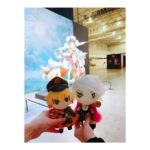 Rumi Okubo Instagram - ⁡ ⁡ ★ FGO Fes. 2023 ★ ⁡ 最後は会場見学写真〜📸 ⁡ 1日目の夜に、運営チームの皆さんのご厚意で、 時間の合うキャストたちで会場内を 周らせて頂きましたー！！ ⁡ ナウイ・ミクトランのムービー📽️から始まり… ギル様もいる英霊ねぶた！ 等身大Uオルガマリーフィギュアに… たくさんのイラスト＆メッセージのフラッグ、 それぞれの描き下ろしパネル、 しかも音声付きーーー！😊 BAR蜘蛛の巣🕸️では、シャルルマーニュと… 幸せな時間を…過ごして…はぁぁぁぁあ ⁡ 他にもみんなでゲームに挑戦したり、 私のギルぬい様が、あおちゃんのカルナさんと ツーショットを撮れてお友達になったり ⁡ 楽屋で河西さんがウエハースの 道満ちゃんカードをくださったりと…！ (ありがとうございます！) ⁡ ⁡ キャストもみんなFGOが大好きで、 出演者としてもですが、1人のファンとしても 本気で楽しんでいるから、 こんなにも仲良く、こんなにも楽しく イベントができるんだなと改めて思いました✨ ⁡ ⁡ ⁡ そしてイベントですが、 リアルタイムステージ＆生配信ですし、 やっぱり色々思う通りには進まないこともあって それでも運営チームの皆さんが、 我々キャストの要望だったり こうした方が良いのではないか、 ああしてくれると助かる、という願いを 急に言ったとしてもしっかり聞き入れてくださって、 そのおかげでとても楽しく気持ちよく、 ステージに立つことが出来ました。 運営チームの皆さん、細やかなお気遣い等 本当にありがとうございました！ ⁡ ⁡ ⁡ 投稿が3つに分かれて大変長くなりましたね💦 ⁡ ⁡ たくさん読んで、たくさん写真を見てくださり、 ありがとうございましたー！！！ ⁡ ⁡ ⁡ #FGO #FGOフェス #FGO8周年