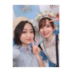 Rumi Okubo Instagram - ⁡ ⁡ ★ FGO Fes. 2023 ★ ⁡ 2日間のステージの感想！ 改めて、ありがとうございました！ ⁡ ⁡ まず1日目！私が登壇したステージは、 「FGOキャスト大集合トーク！」 MCを担当させて頂きました✨ フェス初参加の方も多く、とても濃ゆくて、 楽しくて、エモいお話が色々聞けましたね！ 私もMCながら大興奮して大暴れしました(笑) キャストの皆さんのトークが面白すぎて、 1時間が体感一瞬でした😊 ⁡ ⁡ 控え室では森遥香さんにも会えました！ 2021年の「FGO知識王」の際に 司会を務めてくださったアナウンサーさんです✨ たわし…宝具2…うっ頭がっ… ⁡ ⁡ そして2日目！ 朝イチのステージは「Fate/Grand Order カルデア・ラジオ局 Plus Fes出張版 Day2」 ガレス役の桑原由気ちゃんがゲストに 来てくださいました〜👏🏻 くわちゃんは本当に可愛くて癒しで、 ガレスちゃんへの想いも色々聞けて、 とても充実した時間でした…( ˘ω˘) 我々の推しプレゼンができたのも楽しかった！ ⁡ ⁡ そして2つ目のステージは、 「キャラクターピックアップトーク ～イベントサーヴァントの宴～」 こちらのステージもMCを担当しました！ こちらも濃ゆかったですねぇ〜(笑) イベントの配布サーヴァント縛りだったのに、 皆さんの高速詠唱が止まらない止まらない！ ついでに私も止まらない！！！ 太田さんが隣にいてくださって本当に助かりました…😌 でもどの方の高速詠唱(お話)も楽しかったので 流石のメンバーでした！ あおちゃんとも久しぶりに一緒のステージで 嬉しかったです〜♡ ⁡ ⁡ 最後のステージは、 「Fate/Grand Order カルデア放送局 裏SP」 メインステージの発表を見ながら、 台本無しで自由にトークする裏番組！！ 「Memorial Movie 2023」に泣いたり、 お客さんに話しかけたり、全然関係ない話をし始めたり、 新情報のタイミングで一緒に盛り上がったり… 自由で、楽しくて、最高でした(つД`)･ﾟ･ こちらのステージに足を運んでくださった皆さん、 ありがとうございました！ 最後テンション上がって 「今日だけは許そう、課金は家賃超え！」 って言ってコーレスまでさせてしまいました🙇‍♀️ ノリよく返してくださってありがとうございます🤣 まぁあくまでノリですので、 最後はご自分のお財布と相談してね！👛笑 ちなみに写真はそれぞれの推しを小林くんに プレゼンする私と美海ちゃん！ ⁡ ⁡ そしてこれらの配信をご覧になってくださった皆さんも、 たくさんの応援やコメントありがとうございました！！ ⁡ 2日間ずっと一緒にいてくれた ギルぬい様もありがとうね〜ﾅﾃﾞﾅﾃﾞ ガパオライス食べようね😋🍴 ⁡ ⁡ ⁡ ⁡ FGOもついに8周年✨✨ 周年サーヴァントのトネリコを幸せにしつつ、 ランサーエリザを120目指しつつ、 これからもFGOに関われる幸せを噛み締めつつ、 エリザベートとアストルフォ、そして 全てのサーヴァントと作品、何より 応援してくださる皆さんを大切にしながら、 また来年もこの場所でお会いできたらと思います！ ⁡ ⁡ 2日間、本当にありがとうございました🫶🏻 ⁡ ⁡ ⁡ #FGO #FGOフェス #FGO8周年