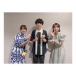Rumi Okubo Instagram - ⁡ ⁡ ★ FGO Fes. 2023 ★ ⁡ 2日間のステージの感想！ 改めて、ありがとうございました！ ⁡ ⁡ まず1日目！私が登壇したステージは、 「FGOキャスト大集合トーク！」 MCを担当させて頂きました✨ フェス初参加の方も多く、とても濃ゆくて、 楽しくて、エモいお話が色々聞けましたね！ 私もMCながら大興奮して大暴れしました(笑) キャストの皆さんのトークが面白すぎて、 1時間が体感一瞬でした😊 ⁡ ⁡ 控え室では森遥香さんにも会えました！ 2021年の「FGO知識王」の際に 司会を務めてくださったアナウンサーさんです✨ たわし…宝具2…うっ頭がっ… ⁡ ⁡ そして2日目！ 朝イチのステージは「Fate/Grand Order カルデア・ラジオ局 Plus Fes出張版 Day2」 ガレス役の桑原由気ちゃんがゲストに 来てくださいました〜👏🏻 くわちゃんは本当に可愛くて癒しで、 ガレスちゃんへの想いも色々聞けて、 とても充実した時間でした…( ˘ω˘) 我々の推しプレゼンができたのも楽しかった！ ⁡ ⁡ そして2つ目のステージは、 「キャラクターピックアップトーク ～イベントサーヴァントの宴～」 こちらのステージもMCを担当しました！ こちらも濃ゆかったですねぇ〜(笑) イベントの配布サーヴァント縛りだったのに、 皆さんの高速詠唱が止まらない止まらない！ ついでに私も止まらない！！！ 太田さんが隣にいてくださって本当に助かりました…😌 でもどの方の高速詠唱(お話)も楽しかったので 流石のメンバーでした！ あおちゃんとも久しぶりに一緒のステージで 嬉しかったです〜♡ ⁡ ⁡ 最後のステージは、 「Fate/Grand Order カルデア放送局 裏SP」 メインステージの発表を見ながら、 台本無しで自由にトークする裏番組！！ 「Memorial Movie 2023」に泣いたり、 お客さんに話しかけたり、全然関係ない話をし始めたり、 新情報のタイミングで一緒に盛り上がったり… 自由で、楽しくて、最高でした(つД`)･ﾟ･ こちらのステージに足を運んでくださった皆さん、 ありがとうございました！ 最後テンション上がって 「今日だけは許そう、課金は家賃超え！」 って言ってコーレスまでさせてしまいました🙇‍♀️ ノリよく返してくださってありがとうございます🤣 まぁあくまでノリですので、 最後はご自分のお財布と相談してね！👛笑 ちなみに写真はそれぞれの推しを小林くんに プレゼンする私と美海ちゃん！ ⁡ ⁡ そしてこれらの配信をご覧になってくださった皆さんも、 たくさんの応援やコメントありがとうございました！！ ⁡ 2日間ずっと一緒にいてくれた ギルぬい様もありがとうね〜ﾅﾃﾞﾅﾃﾞ ガパオライス食べようね😋🍴 ⁡ ⁡ ⁡ ⁡ FGOもついに8周年✨✨ 周年サーヴァントのトネリコを幸せにしつつ、 ランサーエリザを120目指しつつ、 これからもFGOに関われる幸せを噛み締めつつ、 エリザベートとアストルフォ、そして 全てのサーヴァントと作品、何より 応援してくださる皆さんを大切にしながら、 また来年もこの場所でお会いできたらと思います！ ⁡ ⁡ 2日間、本当にありがとうございました🫶🏻 ⁡ ⁡ ⁡ #FGO #FGOフェス #FGO8周年