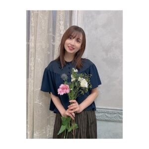 Rumi Okubo Instagram - ⁡
⁡
9月27日！
お誕生日を迎えました🎂✨
⁡
皆さんの応援のおかげで、
今も声優として色々なことができています！
今年もコメント欄を解放しますので、
インスタでも是非皆さんのお声を聞かせてください☺️
⁡
応援してくれる人がいることは当たり前ではないし、
頑張らせて頂ける現場があることも当たり前ではないし、
任せてもらえる役があることも、当たり前ではない。
⁡
1つ1つに感謝しつつ、
キャラクターを大切にする心を忘れずに、
ファンの皆さんを楽しませ続けられるよう、
34歳も頑張ります💪🏻(*´◒`*)
⁡
⁡
これからも、大久保瑠美をよろしくお願いします✨
⁡
⁡
⁡
写真はちょうど撮影があって、
可愛いお花もあったので撮ってもらいました🥳💐
撮影の詳細も情報解禁をお楽しみに♪
⁡
⁡
⁡
⁡
#大久保瑠美
#お誕生日
#おめでとう私ぃ！