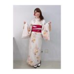 Rumi Okubo Instagram - ⁡ ⁡ 『Fate/Grand Order ゲストトーク in 京まふ2023』 今年も登壇させて頂きました✨ ご来場くださった皆さん、 配信をご覧になってくださった皆さん、 ありがとうございました😊 ⁡ MC2人の私と美海ちゃん、 おこしやす大使2人のりえちゃんとイトケン、 このチームに分かれて答え合わせゲームをした時、 美海ちゃんの呼吸だけで何を言っているか わかるという特技を発動してしまいました(笑) いつの間にか習得してました。 多分りえちゃんも含めラジオ組3人はこの特技を 既に習得してるんだろうな…🤔 でも実質4人とも同じ回答だったよ！ 大丈夫大丈夫めでたしめでたし！ だって我々は同じ事務所の81！！！ 不正はなかった！！！(圧力 ⁡ そして新情報コーナーは新イベント発表からの ワンジナ実装で…あの夏の先を味わえるぅぅぅ🐨 楽しみでたまらんですね✨ 私の残暑がまた暑く(熱く)なってしまいます( ˘ω˘) ⁡ 今回は起こしやす大使のお二人に合わせて、 浴衣ではなくお着物でした👘 白ベースの綺麗め着物にピンクの帯を結んでもらいました！ 帯に花が咲いてる…着付け師さんの技術凄すぎる🫢🌸 和服大好きなので、とっても嬉しかったです！ ⁡ イベント後はスタッフさんがランチに連れて行ってくださいまして…！ めちゃくちゃ景色の良い、 京都最高〜！って叫びたくなるような、 素敵なお店でした☺️🍴 お肉の色艶も素晴らしい…🥩 ちなみに美味しいお鍋でした🍲 ⁡ 前日前のりで少し観光して、 お土産もたくさん買って、 美味しいご飯を食べさせて頂いて、 楽しいイベントをして…、 すごくありがたい京都旅でした🙏🏻✨ ⁡ 京まふ、ありがとうございました🍁 ⁡ ⁡ #京まふ #FGO #チーム81 ⁡
