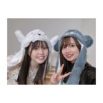 Rumi Okubo Instagram - ⁡ 「A&G NEXT STEP伊駒ゆりえのHOOOOPE!」 ⁡ ごまちゃんの生放送ラジオにゲスト出演させて頂きました✨📻 ⁡ 81の後輩であり、 推しの子でも共演していて、 A&G水曜日の新人ラジオ枠を引き継ぐ、 何かと縁の多いごまちゃんの 初めてのラジオゲストに選んで頂けて 大変光栄でした☺️ ⁡ とても可愛く、元気いっぱいに、 一生懸命おもてなししてくれて、 何も心配することないなと！ 私が初めての頃より全然上手かったです(笑) 可愛い後輩ちゃんとのトークは 大変楽しい時間でした♡ 久しぶりにメイちゃんも文化放送の空気が吸えて 心なしか少し黒く…おっと誰か来たようだ。 メイちゃんも楽しそうに荒ぶっておられました🐑 ⁡ あのスタジオには思い出がいっぱい詰まっているので、 懐かしい気持ちになりつつ… 昔のLadyGo時代の話もたくさんしました！ ⁡ 当時のリスナーさんも聴きに来てくださって、 嬉しかったです！ありがとうございました💌 ⁡ 番組内で「当時の私のラジオはつまらなかった」 と話しましたが、それは初期の頃の話で、 その頃はまだ自分が何をしたいかとか、 どうしたら良いのかを上手く考えられなくて、 空回ってることを自覚してた頃の話でして。 半年か、1年くらいでだいぶ慣れて、 ゆるゆりでも鍛えられて、 そこからは個性が強すぎるくらいの 面白い放送がお届けできていたと思います！ ⁡ でもなかなか上手くいかない頃でも、 根気良く見守って、応援してくださった リスナーさんがいたおかげで、 諦めずにがんばってこられたので、 本当にリスナーさんや周りのスタッフさん、 他のメンバー4人にも支えられて、 楽しい5年間を過ごせたなと…🥹 そういった気持ちを思い出せる、 初心に帰れるスタジオですね、あそこは。 ⁡ それと、今自分がLadyGoをやったらどうなるんだろ？ とか、ちょっと考えたりして楽しくなりました！ でもあの頃の私だからこそ出せた魅力みたいな ものがあると思うので、 あの頃で良かったんだろうなぁ〜( ˘ω˘) 番組にメールが届く有り難さも、 あの頃だから余計沁みたというか… 番組を聞いてくれる人、メールをくれる人が いるって当たり前じゃないんだと、 とても幸せなことなんだと…あの頃に それを知ることができて、良かったと思っています！ ⁡ LadyGo終了から8年ほど経ちましたが 今はラジオもフリートークも大好きですし、 なんなら得意と言えます！ そしてそうなれたことを嬉しく思います✨ スタッフ含めLadyGoメンバーと、リスナーの皆さんの おかげです！ありがとうございます😊 ⁡ ⁡ HOOOOPE!のごまちゃん始め、 各曜日のパーソナリティーさんも、 色々慣れない中だったり、 もしかしたら迷ったりしながらも、 がんばりながら番組を作り始めたばかり。 是非、見守って支えてあげてくださいね！ 引き続きHOOOOPE!をよろしくお願いします🙇‍♀️ ⁡ ⁡ #大久保瑠美 #伊駒ゆりえ ちゃん #HOOOOPE #LadyGo ⁡ ⁡ ⁡ ⁡ ⁡ ⁡ ⁡ ⁡ ⁡ ⁡