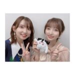 Rumi Okubo Instagram - ⁡ ⁡ ★ FGO Fes. 2023 ★ ⁡ 2日間のステージの感想！ 改めて、ありがとうございました！ ⁡ ⁡ まず1日目！私が登壇したステージは、 「FGOキャスト大集合トーク！」 MCを担当させて頂きました✨ フェス初参加の方も多く、とても濃ゆくて、 楽しくて、エモいお話が色々聞けましたね！ 私もMCながら大興奮して大暴れしました(笑) キャストの皆さんのトークが面白すぎて、 1時間が体感一瞬でした😊 ⁡ ⁡ 控え室では森遥香さんにも会えました！ 2021年の「FGO知識王」の際に 司会を務めてくださったアナウンサーさんです✨ たわし…宝具2…うっ頭がっ… ⁡ ⁡ そして2日目！ 朝イチのステージは「Fate/Grand Order カルデア・ラジオ局 Plus Fes出張版 Day2」 ガレス役の桑原由気ちゃんがゲストに 来てくださいました〜👏🏻 くわちゃんは本当に可愛くて癒しで、 ガレスちゃんへの想いも色々聞けて、 とても充実した時間でした…( ˘ω˘) 我々の推しプレゼンができたのも楽しかった！ ⁡ ⁡ そして2つ目のステージは、 「キャラクターピックアップトーク ～イベントサーヴァントの宴～」 こちらのステージもMCを担当しました！ こちらも濃ゆかったですねぇ〜(笑) イベントの配布サーヴァント縛りだったのに、 皆さんの高速詠唱が止まらない止まらない！ ついでに私も止まらない！！！ 太田さんが隣にいてくださって本当に助かりました…😌 でもどの方の高速詠唱(お話)も楽しかったので 流石のメンバーでした！ あおちゃんとも久しぶりに一緒のステージで 嬉しかったです〜♡ ⁡ ⁡ 最後のステージは、 「Fate/Grand Order カルデア放送局 裏SP」 メインステージの発表を見ながら、 台本無しで自由にトークする裏番組！！ 「Memorial Movie 2023」に泣いたり、 お客さんに話しかけたり、全然関係ない話をし始めたり、 新情報のタイミングで一緒に盛り上がったり… 自由で、楽しくて、最高でした(つД`)･ﾟ･ こちらのステージに足を運んでくださった皆さん、 ありがとうございました！ 最後テンション上がって 「今日だけは許そう、課金は家賃超え！」 って言ってコーレスまでさせてしまいました🙇‍♀️ ノリよく返してくださってありがとうございます🤣 まぁあくまでノリですので、 最後はご自分のお財布と相談してね！👛笑 ちなみに写真はそれぞれの推しを小林くんに プレゼンする私と美海ちゃん！ ⁡ ⁡ そしてこれらの配信をご覧になってくださった皆さんも、 たくさんの応援やコメントありがとうございました！！ ⁡ 2日間ずっと一緒にいてくれた ギルぬい様もありがとうね〜ﾅﾃﾞﾅﾃﾞ ガパオライス食べようね😋🍴 ⁡ ⁡ ⁡ ⁡ FGOもついに8周年✨✨ 周年サーヴァントのトネリコを幸せにしつつ、 ランサーエリザを120目指しつつ、 これからもFGOに関われる幸せを噛み締めつつ、 エリザベートとアストルフォ、そして 全てのサーヴァントと作品、何より 応援してくださる皆さんを大切にしながら、 また来年もこの場所でお会いできたらと思います！ ⁡ ⁡ 2日間、本当にありがとうございました🫶🏻 ⁡ ⁡ ⁡ #FGO #FGOフェス #FGO8周年