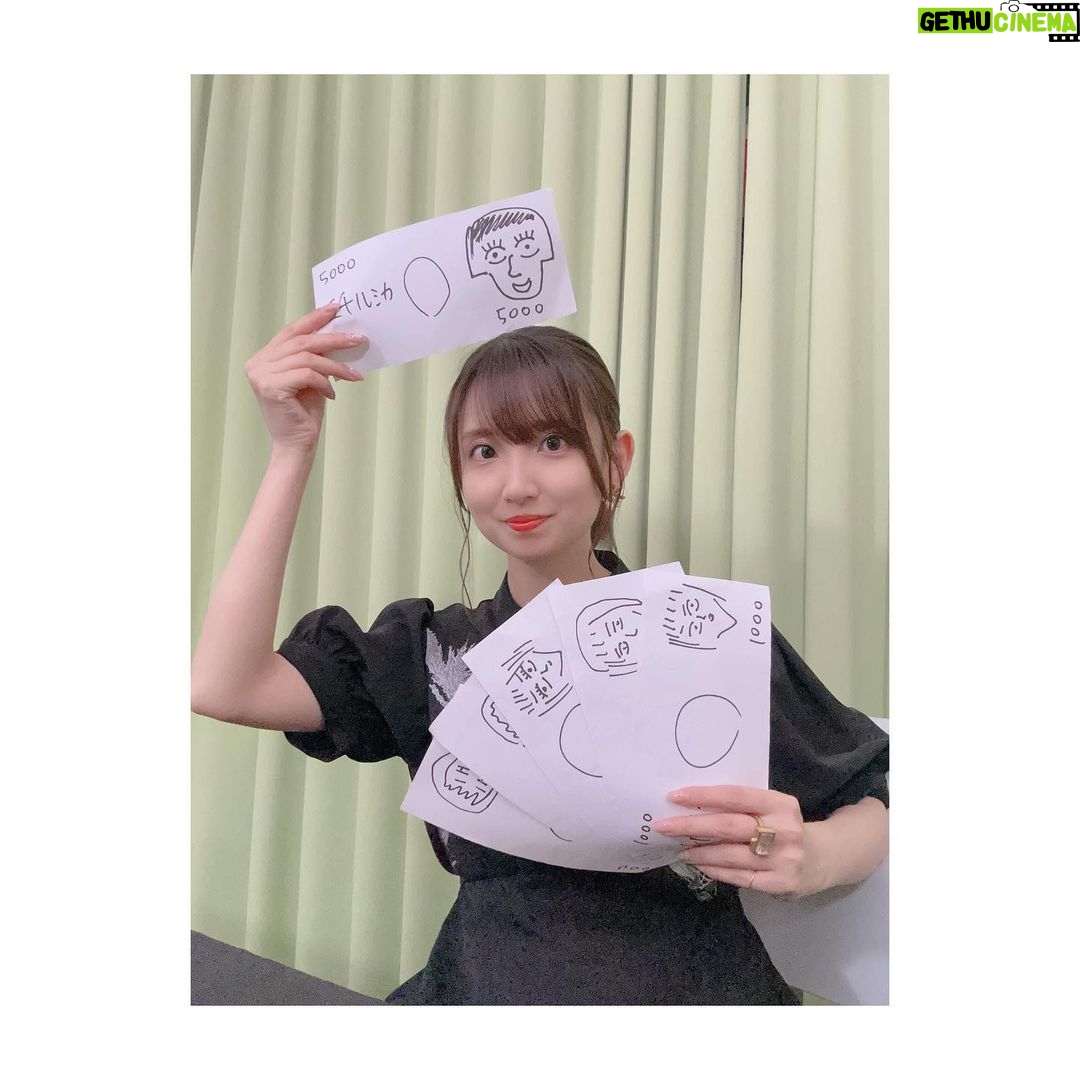 Rumi Okubo Instagram - 大久保瑠美の○○な件、6月分! ありがとうございました〜✨✨ 前回、無一文になった私…😱 地下での強制労働… 1万ルミカを集めて、地上へ… と、ここまで書くととても 女性声優の番組とは思えない内容(笑) 皆さん私の労働を見守ってくださり、 ありがとうございました! 無事に地上に上がれたので、次回からは ギャンブルに勤しみます!!! 写真は作家田中さんの手書きルミカ📝 一枚一枚丁寧に…って、これ私…??笑 次回もよろしくお願いします🙇♀️ #大久保瑠美 の○○な件 #瑠美まる 