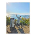 Rumi Okubo Instagram - ⁡ ⁡ FGOカルデア・サテライトステーション in宮崎❗️ ⁡ ということで、今年は 宮崎会場に登壇させて頂きましたー✨ ロケで名所やグルメも堪能しましたよ😋 ⁡ 堀切峠、青島、青島神社、 そして地元の名店クレイトンハウスで 美味しいドリンク、ステーキ、ケーキを 頂きました🙏🏻 私ったら欲張りセット！笑 ロケは時間が限られていたので あまりオフショットは撮れず…！ でも、いっぱい楽しんだ思い出は 私の中にしっかり残っています( ˘ω˘) ⁡ そしてこっそりずっとポケットにギルぬい様を 忍ばせていました…♡宮崎ロケではずっと一緒♡ ギル様も宮崎を堪能して愉悦を感じたことでしょう😌 ⁡ ちなみに前乗りだったので、 前日の夜は海の幸や鶏の炭火焼きを堪能 しておりました🍴全部美味しかったー！”(๑°༥°๑) ⁡ ⁡ そしてイベント本番では、 色々情報がありましたが、なんと言っても サムライレムナントとのコラボ情報が いっぱい明らかにーーー！ 新実装サーヴァントはもちろん、 ストーリーはまだサムライレムナントを プレイしていない人でも楽しめる、 何ならサムライレムナントがやりたくなる、 そんな仕様になっているそうです✨ ⁡ 私もコラボイベントが楽しみですし、 サムライレムナントのオリジナルキャラは みんな気になる子ばかりなので、 サムライレムナントもプレイしたいと 思っています！！(ง ˙ω˙)ว🎮 ⁡ ⁡ 今年最初のFGOのイベント、とても 楽しかったです✨ 宮崎の皆さん、ありがとうございました！ ⁡ そして現地と配信でご覧になってくださった マスターの皆さんもありがとうございました！ 今年もFGO一緒に楽しみましょうね✌🏻 ⁡ ⁡ ⁡ どうか全ての推しが11連で来ますように！(煩悩) ⁡ ⁡ ⁡ スタイリストさんは @mk_komatsu さん👗 私はもちろん、ロケ中のギルぬい様の角度やマントの汚れ、 お家(専用ケース)の修繕など、 私とギル様両方をしっかりとスタイリングしてくださいました！ 本当にありがとうございました✨ ギルぬい様も大変お世話になったからか、 小松さんのことは雑種とはもちろん呼びません。 ちなみに私は雑種家主です☺️ ⁡ ⁡ ⁡ #FGO #カルデアサテライトステーション #堀切峠 #青島神社 #クレイトンハウス ⁡ ⁡