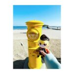 Rumi Okubo Instagram - ⁡ ⁡ FGOカルデア・サテライトステーション in宮崎❗️ ⁡ ということで、今年は 宮崎会場に登壇させて頂きましたー✨ ロケで名所やグルメも堪能しましたよ😋 ⁡ 堀切峠、青島、青島神社、 そして地元の名店クレイトンハウスで 美味しいドリンク、ステーキ、ケーキを 頂きました🙏🏻 私ったら欲張りセット！笑 ロケは時間が限られていたので あまりオフショットは撮れず…！ でも、いっぱい楽しんだ思い出は 私の中にしっかり残っています( ˘ω˘) ⁡ そしてこっそりずっとポケットにギルぬい様を 忍ばせていました…♡宮崎ロケではずっと一緒♡ ギル様も宮崎を堪能して愉悦を感じたことでしょう😌 ⁡ ちなみに前乗りだったので、 前日の夜は海の幸や鶏の炭火焼きを堪能 しておりました🍴全部美味しかったー！”(๑°༥°๑) ⁡ ⁡ そしてイベント本番では、 色々情報がありましたが、なんと言っても サムライレムナントとのコラボ情報が いっぱい明らかにーーー！ 新実装サーヴァントはもちろん、 ストーリーはまだサムライレムナントを プレイしていない人でも楽しめる、 何ならサムライレムナントがやりたくなる、 そんな仕様になっているそうです✨ ⁡ 私もコラボイベントが楽しみですし、 サムライレムナントのオリジナルキャラは みんな気になる子ばかりなので、 サムライレムナントもプレイしたいと 思っています！！(ง ˙ω˙)ว🎮 ⁡ ⁡ 今年最初のFGOのイベント、とても 楽しかったです✨ 宮崎の皆さん、ありがとうございました！ ⁡ そして現地と配信でご覧になってくださった マスターの皆さんもありがとうございました！ 今年もFGO一緒に楽しみましょうね✌🏻 ⁡ ⁡ ⁡ どうか全ての推しが11連で来ますように！(煩悩) ⁡ ⁡ ⁡ スタイリストさんは @mk_komatsu さん👗 私はもちろん、ロケ中のギルぬい様の角度やマントの汚れ、 お家(専用ケース)の修繕など、 私とギル様両方をしっかりとスタイリングしてくださいました！ 本当にありがとうございました✨ ギルぬい様も大変お世話になったからか、 小松さんのことは雑種とはもちろん呼びません。 ちなみに私は雑種家主です☺️ ⁡ ⁡ ⁡ #FGO #カルデアサテライトステーション #堀切峠 #青島神社 #クレイトンハウス ⁡ ⁡