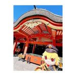 Rumi Okubo Instagram - ⁡ ⁡ FGOカルデア・サテライトステーション in宮崎❗️ ⁡ ということで、今年は 宮崎会場に登壇させて頂きましたー✨ ロケで名所やグルメも堪能しましたよ😋 ⁡ 堀切峠、青島、青島神社、 そして地元の名店クレイトンハウスで 美味しいドリンク、ステーキ、ケーキを 頂きました🙏🏻 私ったら欲張りセット！笑 ロケは時間が限られていたので あまりオフショットは撮れず…！ でも、いっぱい楽しんだ思い出は 私の中にしっかり残っています( ˘ω˘) ⁡ そしてこっそりずっとポケットにギルぬい様を 忍ばせていました…♡宮崎ロケではずっと一緒♡ ギル様も宮崎を堪能して愉悦を感じたことでしょう😌 ⁡ ちなみに前乗りだったので、 前日の夜は海の幸や鶏の炭火焼きを堪能 しておりました🍴全部美味しかったー！”(๑°༥°๑) ⁡ ⁡ そしてイベント本番では、 色々情報がありましたが、なんと言っても サムライレムナントとのコラボ情報が いっぱい明らかにーーー！ 新実装サーヴァントはもちろん、 ストーリーはまだサムライレムナントを プレイしていない人でも楽しめる、 何ならサムライレムナントがやりたくなる、 そんな仕様になっているそうです✨ ⁡ 私もコラボイベントが楽しみですし、 サムライレムナントのオリジナルキャラは みんな気になる子ばかりなので、 サムライレムナントもプレイしたいと 思っています！！(ง ˙ω˙)ว🎮 ⁡ ⁡ 今年最初のFGOのイベント、とても 楽しかったです✨ 宮崎の皆さん、ありがとうございました！ ⁡ そして現地と配信でご覧になってくださった マスターの皆さんもありがとうございました！ 今年もFGO一緒に楽しみましょうね✌🏻 ⁡ ⁡ ⁡ どうか全ての推しが11連で来ますように！(煩悩) ⁡ ⁡ ⁡ スタイリストさんは @mk_komatsu さん👗 私はもちろん、ロケ中のギルぬい様の角度やマントの汚れ、 お家(専用ケース)の修繕など、 私とギル様両方をしっかりとスタイリングしてくださいました！ 本当にありがとうございました✨ ギルぬい様も大変お世話になったからか、 小松さんのことは雑種とはもちろん呼びません。 ちなみに私は雑種家主です☺️ ⁡ ⁡ ⁡ #FGO #カルデアサテライトステーション #堀切峠 #青島神社 #クレイトンハウス ⁡ ⁡