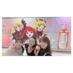 Rumi Okubo Instagram - ⁡ 【 推しの子 】のB小町が、現在 Essential THE BEAUTYのアンバサダーを 務めております❤️🤍💛 ⁡ その企画の一部として、 12月10日まで池袋駅のオレンジロードに 掲載されているビッグポスターを、 B小町キャスト3人で見てきました✨ ぬいも持参〜♪ ⁡ めちゃくちゃ大きくて可愛かったー♡ 埼玉県民にとって、池袋は特別な地なので、 池袋駅にこんなに大きく自分のキャラクターが 掲載されていることが…感動でした🥹✨ ⁡ 皆さんも池袋に行く機会があれば、 是非立ち寄ってみてくださいね！ 12月10日までになります〜✨ ⁡ TVCMも現在放送中です！📺 こちらもよろしくお願いします✌🏻 ⁡ ⁡ ⁡ ⁡ #推しの子 #B小町 #池袋 #池袋オレンジロード #エッセンシャル #アイドル級のうるサラ髪に ⁡ ⁡