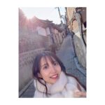 Rumi Okubo Instagram - ⁡ ⁡ AGF_2023 FGOステージ ⁡ の、前日の韓国旅その② ⁡ めっちゃ楽しんでる私…♪ ちなみに日本とは気温が違って めちゃくちゃ寒かったので、 耐えきれず現地でイヤーマフを買いました👂🏻 暖かかった〜☺️ ⁡ コートの中にはウルトラライトダウンを 仕込んでおりました！万全！！ でも不思議と心地の良い寒さでした❄️ ⁡ そして今回もお供に、 アストルフォぬいを連れて行きました！ エリちゃんもこれくらいのサイズの ぬいがいつか出てくれないかな…🥺 アストルフォと一緒に連れて歩きたい！ ⁡ ⁡ あーーー！楽しかった✨ ⁡ ⁡ #AGF_KOREA #AGF_KOREA_2023 #AGF_2023 #FGO ⁡ ⁡ ⁡
