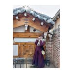 Rumi Okubo Instagram - ⁡ ⁡ AGF_2023 FGOステージ ⁡ の、前日の韓国旅その② ⁡ めっちゃ楽しんでる私…♪ ちなみに日本とは気温が違って めちゃくちゃ寒かったので、 耐えきれず現地でイヤーマフを買いました👂🏻 暖かかった〜☺️ ⁡ コートの中にはウルトラライトダウンを 仕込んでおりました！万全！！ でも不思議と心地の良い寒さでした❄️ ⁡ そして今回もお供に、 アストルフォぬいを連れて行きました！ エリちゃんもこれくらいのサイズの ぬいがいつか出てくれないかな…🥺 アストルフォと一緒に連れて歩きたい！ ⁡ ⁡ あーーー！楽しかった✨ ⁡ ⁡ #AGF_KOREA #AGF_KOREA_2023 #AGF_2023 #FGO ⁡ ⁡ ⁡