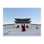 Rumi Okubo Instagram - ⁡ ⁡ AGF_2023 FGOステージ ⁡ の、前日の韓国旅その② ⁡ めっちゃ楽しんでる私…♪ ちなみに日本とは気温が違って めちゃくちゃ寒かったので、 耐えきれず現地でイヤーマフを買いました👂🏻 暖かかった〜☺️ ⁡ コートの中にはウルトラライトダウンを 仕込んでおりました！万全！！ でも不思議と心地の良い寒さでした❄️ ⁡ そして今回もお供に、 アストルフォぬいを連れて行きました！ エリちゃんもこれくらいのサイズの ぬいがいつか出てくれないかな…🥺 アストルフォと一緒に連れて歩きたい！ ⁡ ⁡ あーーー！楽しかった✨ ⁡ ⁡ #AGF_KOREA #AGF_KOREA_2023 #AGF_2023 #FGO ⁡ ⁡ ⁡
