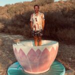 Ryan Hansen Instagram - This is not my cup of tea. @honeyandrosescoffee and @daxshepard is. 🍯 🌹 ☕️ 💋