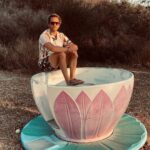Ryan Hansen Instagram - This is not my cup of tea. @honeyandrosescoffee and @daxshepard is. 🍯 🌹 ☕️ 💋