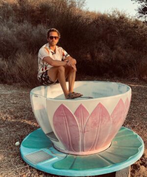 Ryan Hansen Instagram - This is not my cup of tea. 

@honeyandrosescoffee and @daxshepard is. 🍯 🌹 ☕️ 💋