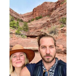 Ryan Hansen Instagram - I love @kristenanniebell so much. Like a brother. Like a baby brother. This lady just makes life so much better. Honored to do this crazy life with our families. I love everything about you. Happy to carry you on my shoulders anytime lil bud. 
Happy Birthday Brother!!!