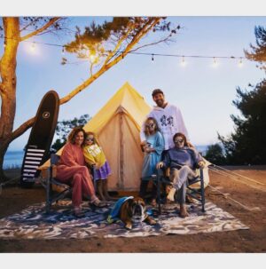 Ryan Hansen Instagram - Turning 40 is WEIRD. But it really helps when you have people like this in your life. Thank you @amyhansen31 and my extended family for making this 4-0 so incredible. And @thegetout ⛺️for keeping us so comfy ❤️❤️
AND @boreta for the 🔥🎵!!!