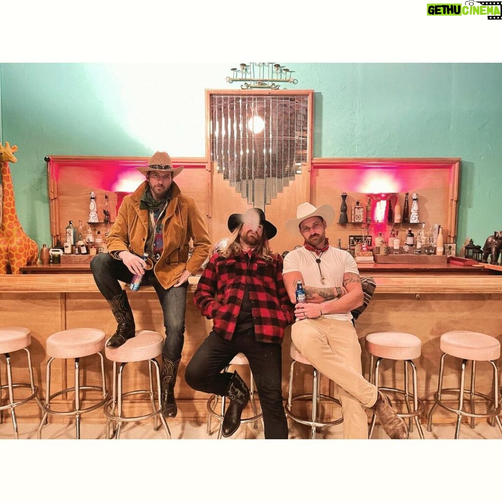 Ryan Hansen Instagram - We had a rootin tootin good time @knowwhereranch to celebrate the MVP of all MVPs @matthewstylist HBD COWBOY!! 🤠 🌵 🎉 Know Where Ranch