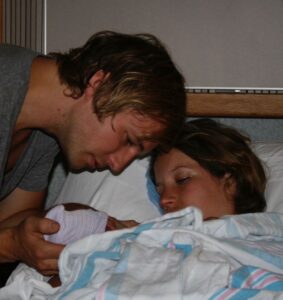 Ryan Hansen Instagram - Happy Birthday to the girl I’ve been in love with since high school. @amyhansen31 you are the most incredible human and I’m so honored to be your husband and dad to our 3 beautiful girls. Go NORSEMEN!