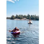 Ryan Hansen Instagram - HOLY CANADIAN SUMMER!!! 🇨🇦🇨🇦🇨🇦☀️☀️☀️ One of my favorite places on this planet! Love you @akiegelmann @mattkiegelmann 🧙‍♂️🧙‍♀️