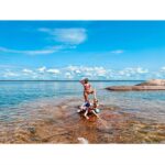 Ryan Hansen Instagram - HOLY CANADIAN SUMMER!!! 🇨🇦🇨🇦🇨🇦☀️☀️☀️ One of my favorite places on this planet! Love you @akiegelmann @mattkiegelmann 🧙‍♂️🧙‍♀️
