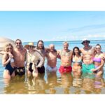 Ryan Hansen Instagram - HOLY CANADIAN SUMMER!!! 🇨🇦🇨🇦🇨🇦☀️☀️☀️ One of my favorite places on this planet! Love you @akiegelmann @mattkiegelmann 🧙‍♂️🧙‍♀️