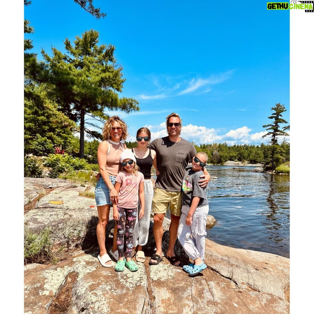 Ryan Hansen Instagram - HOLY CANADIAN SUMMER!!! 🇨🇦🇨🇦🇨🇦☀️☀️☀️ One of my favorite places on this planet! Love you @akiegelmann @mattkiegelmann 🧙♂️🧙♀️