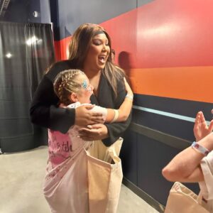 Ryan Hansen Instagram - LIZZO!!!!!!! Watching my daughter and her best buddy meet their ABSOLUTE IDOL @lizzobeeating made my heart explode!!! We are all are still recovering. We love you Lizzo ❤️‍🔥