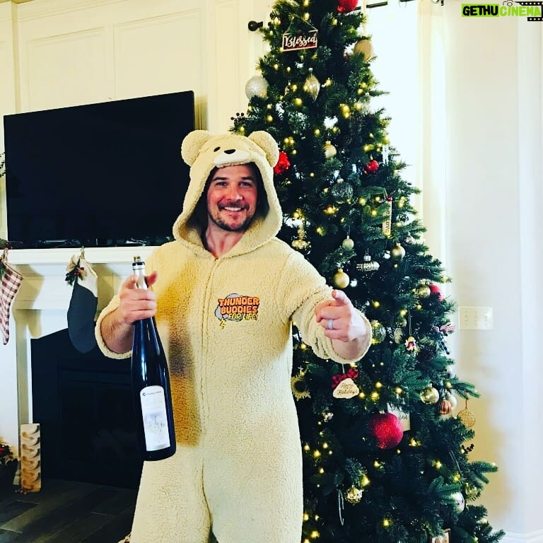Ryan Merriman Instagram - When you find a onsie that is your spirit animal!!....Merry Christmas my friends, I hope you all have a blessed weekend 👍@macfarlaneseth @markwahlberg let me know when 3 is on the slate ...I'm ready🤣