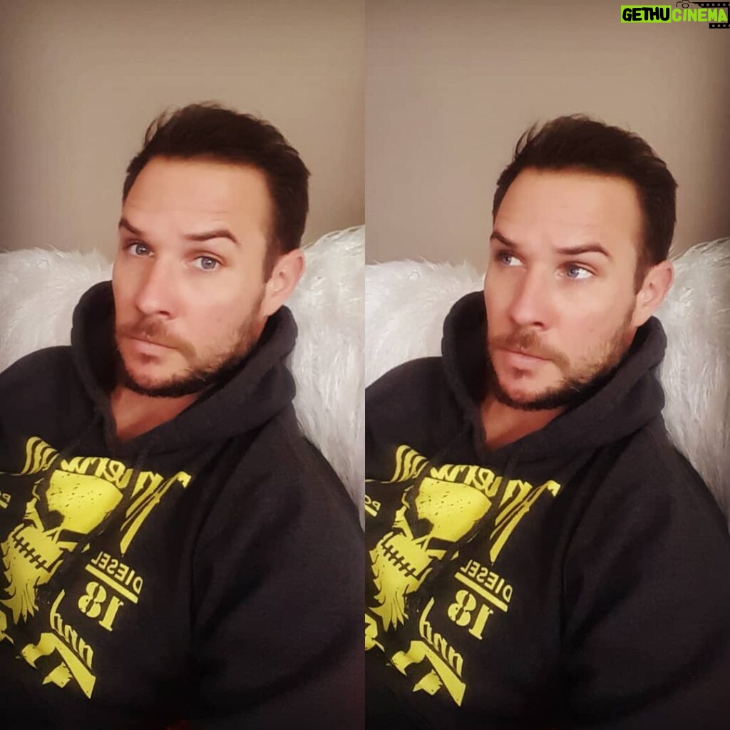 Ryan Merriman Instagram - When you already have your workout hoodie on....but can't stop watching #netflix Damn you!! #couch #hoodie lacking #motivation 😭😭