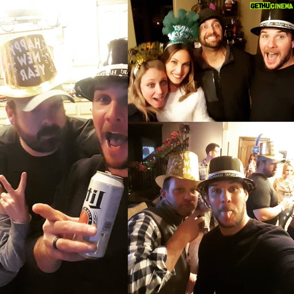 Ryan Merriman Instagram - Se ya later 2017.....bring it on 2018!! Good times last night👍🍻... awesome people awesome party and not so awesome karaoke by me happened as well!!😂😁 #tenaciousd #wonderboy #tribute and some #chrisstapleton boom🙏