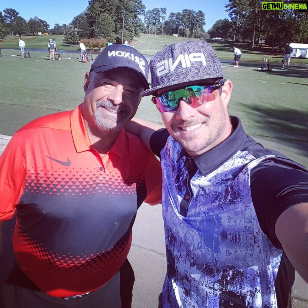 Ryan Merriman Instagram - Every once in a while you meet a buddy like this @grantfuhr31 #stanleycup #grantfuhr #boss #sundayfunday @chase54golf