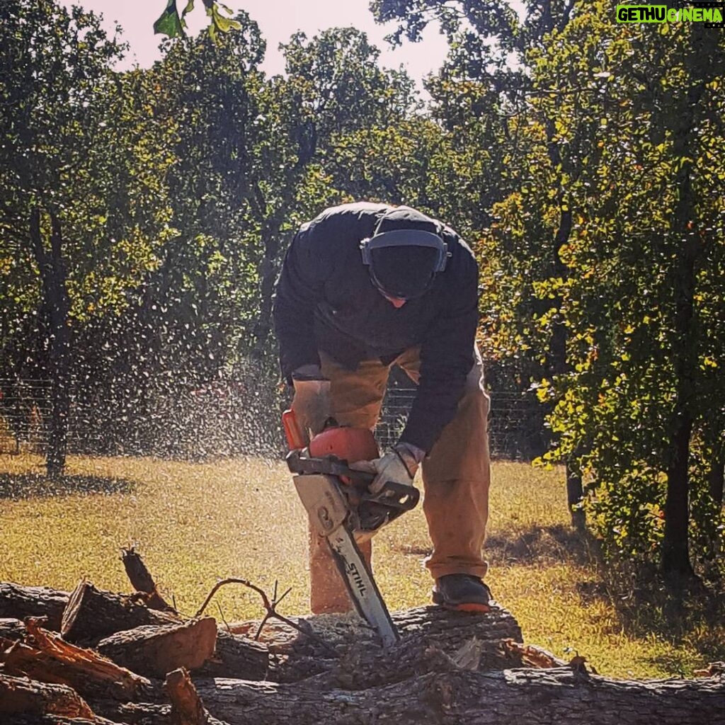 Ryan Merriman Instagram - When I'm not on set...☝️I am a lumberjack #countryboy #tgif #sthl #carhartt #yellawolf ....was playing on the headphones 👊🤘