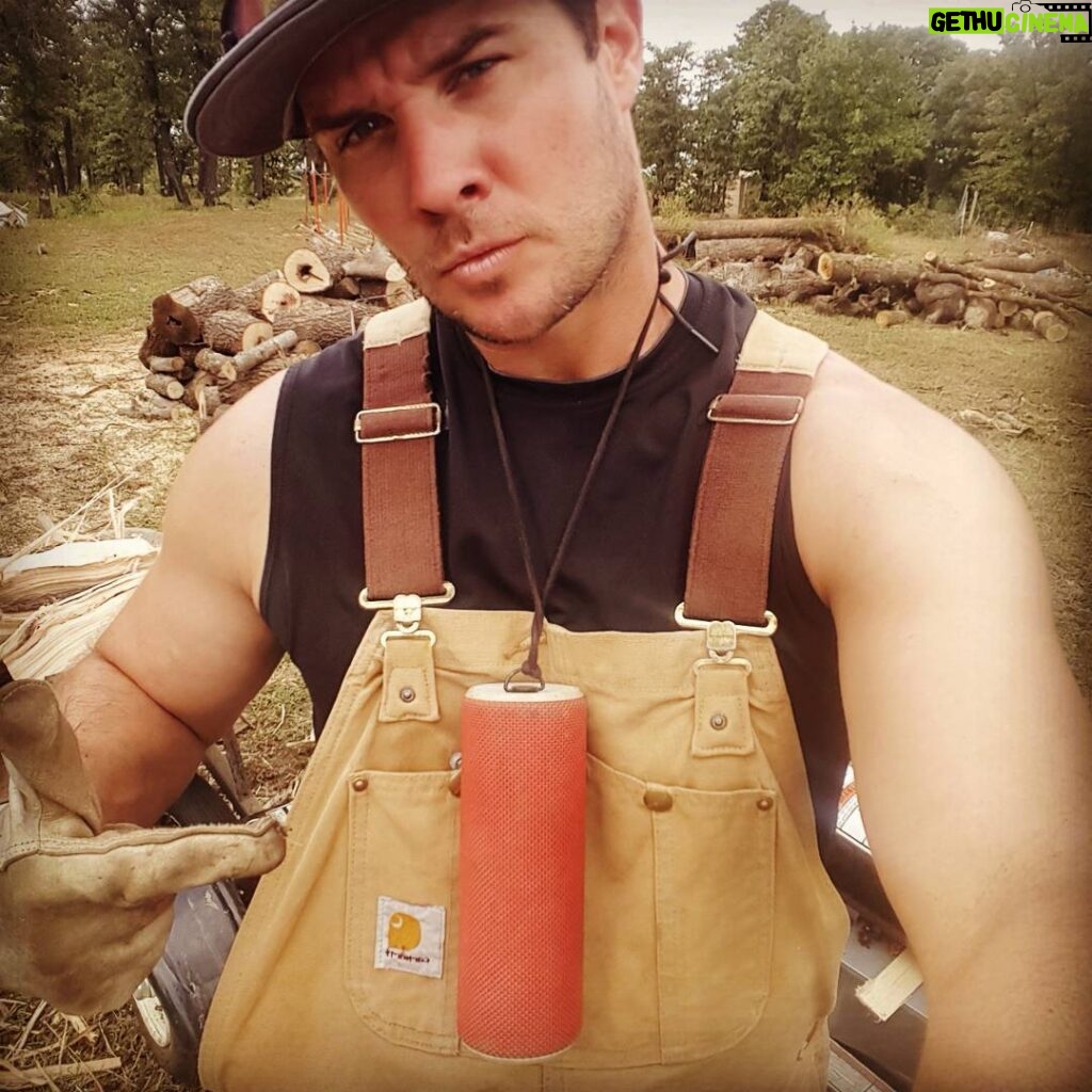 Ryan Merriman Instagram - When you show up to split wood all day and you left your headphones at home....country #lifehack 😉 #tunes are a must. #reddirt #redneck #merica