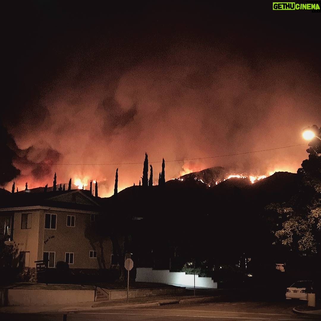 Ryan Merriman Instagram - I know are all having a great weekend, but please pray for the people and firefighters dealing with this in Burbank California.#firefighterlife #prayers #besafe #firefighter