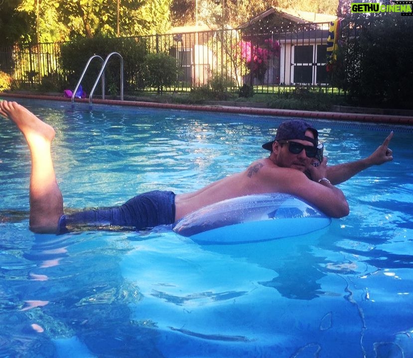 Ryan Merriman Instagram - Ummm.....#sundayfunday anyone?? #pool #floaties #goodtimes