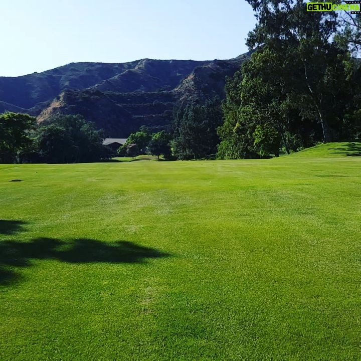Ryan Merriman Instagram - Soooo yeah......not a bad place to be on a thursday😁⛳🏌️♂️ #longball #golf #godisgood #birdie #goodtimes