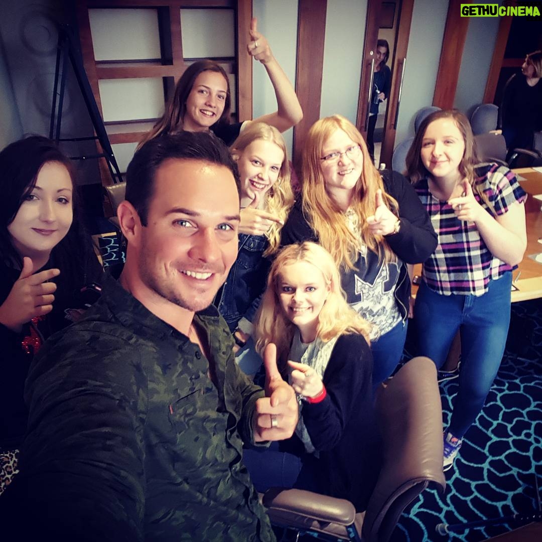 Ryan Merriman Instagram - Thanks again to all the amazing #pll fans from across the pond that came out for the #secrecy event this weekend! #rogueevents ...and a big😘 to my #cheekynandos crew✌