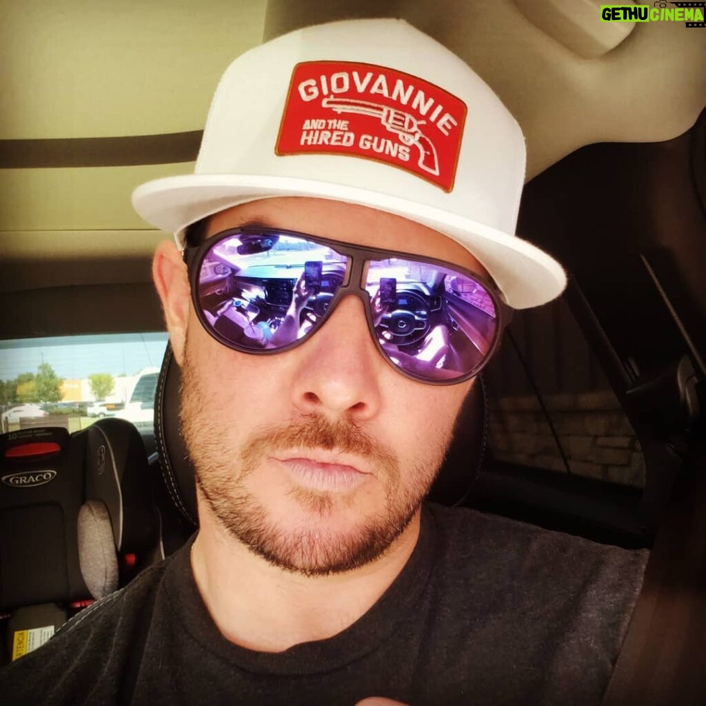 Ryan Merriman Instagram - If ya don't know now ya know!!....reppin my new lid by @giovannieandthehiredguns Also yes I'm in a Braums drive through 🤪