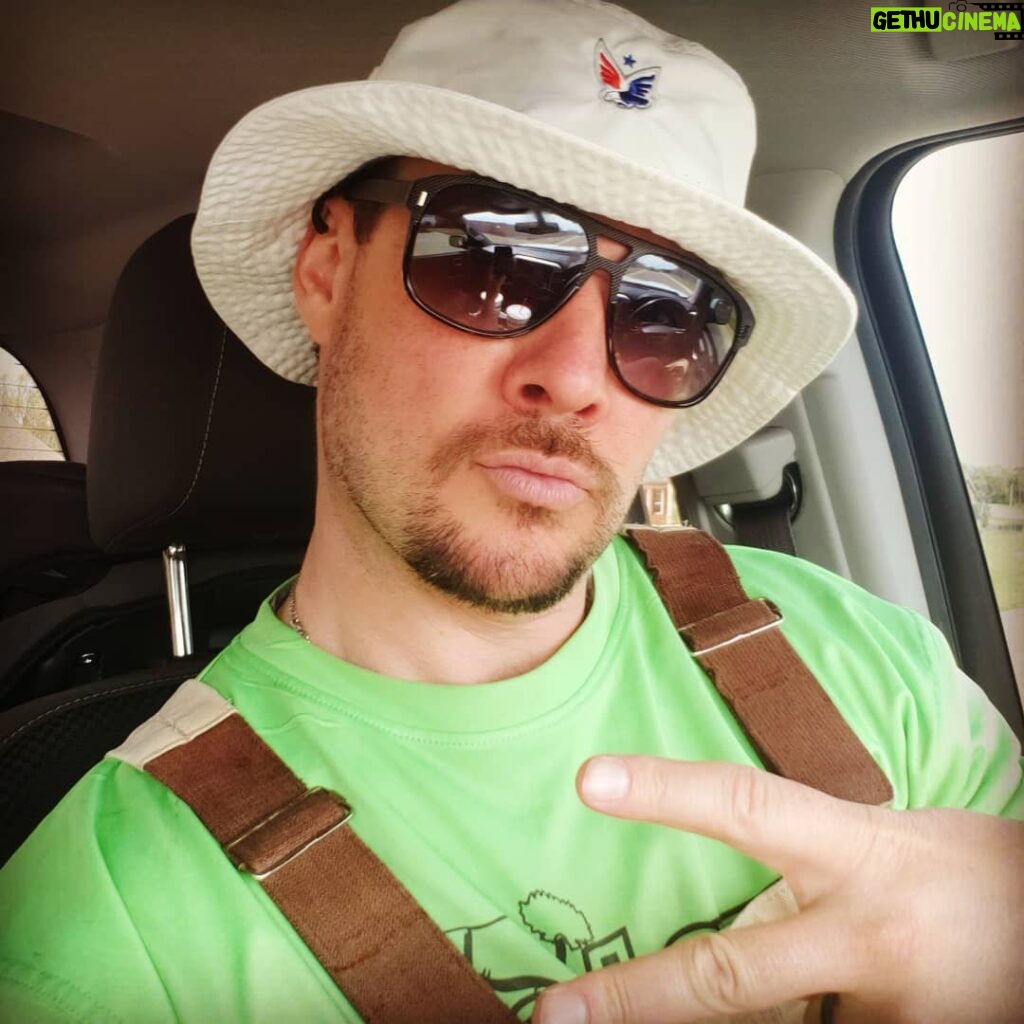 Ryan Merriman Instagram - Yard work swagger was on point today!! Felt cute might delete later 🤣 #stayhome #staysafe #getoutside