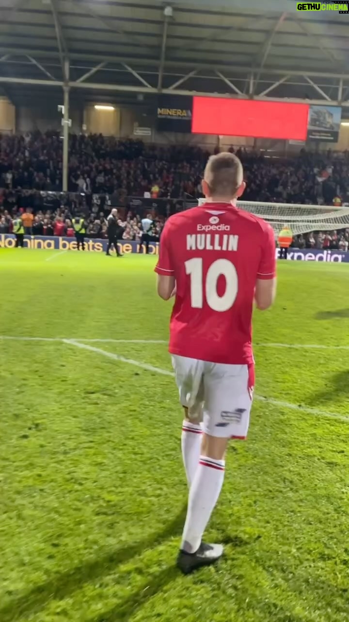 Ryan Reynolds Instagram - MASSIVE three points. @ytfcofficial put on a show. The first 45 min were edgy as hell. Big Saturday match on the way at the Racecourse. This sport continues to be evil. 🔴⚪️ #WxmAFC @wrexham_afc @paulmullin12 @james_jones1996 @anthony_forde1