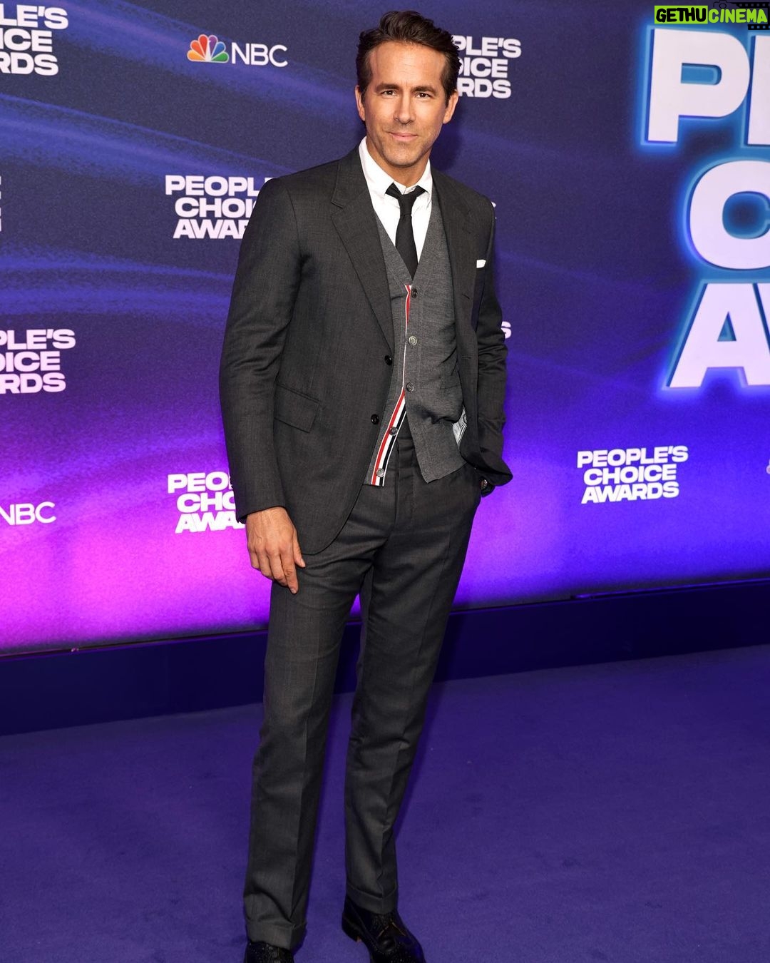 Ryan Reynolds Instagram - Thank you @peopleschoice for the 2022 Icon Award. Next year I’m gunning for Supporting Icon. Thank you to my friend, @comedianlilrel for the intro and kind words. And if you saw my speech, and you want to work in the same business as me but didn’t think there was room for you at the table, check out our two organizations, @groupeffortinitiative and @creativeladderorg. These non-profit organizations are awesome and here to help. Last night was amazing. Thank you, @thombrowne for this incredible suit. Thank you @vivianbaker for making me look three weeks younger. 💥💥