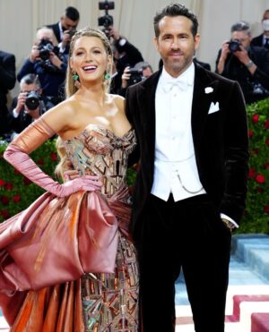 Ryan Reynolds Instagram - Blake changing outfits in a split second on the red carpet was a moment I’ll never forget. I recently changed my moisturizer and feel pretty confident it’s more of a slow burn that people will appreciate in time. Like Freaks and Geeks. 

Styling: @ilariaurbinati 

Brown Velvet Tux: @ralphlauren 

Most beautiful damn watch I’ve ever seen: @omega 

📷: @voguemagazine @gettyentertainment & @sophiatravaglia 

Big thanks to @jami33