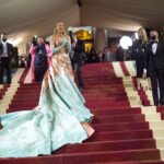 Ryan Reynolds Instagram - Blake changing outfits in a split second on the red carpet was a moment I’ll never forget. I recently changed my moisturizer and feel pretty confident it’s more of a slow burn that people will appreciate in time. Like Freaks and Geeks. Styling: @ilariaurbinati Brown Velvet Tux: @ralphlauren Most beautiful damn watch I’ve ever seen: @omega 📷: @voguemagazine @gettyentertainment & @sophiatravaglia Big thanks to @jami33